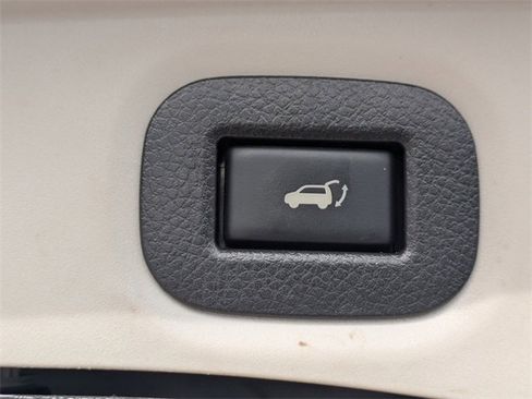 Used 2018 Nissan Rogue SL w/ Premium Package image 13