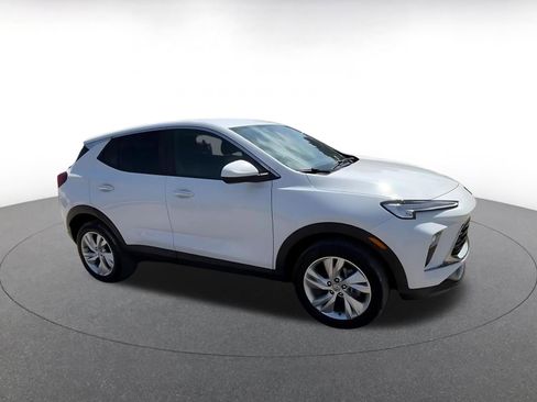 Used 2025 Buick Encore GX Preferred AWD/4WD image 2