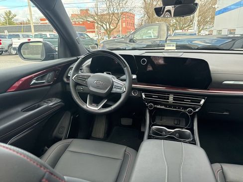 Used 2024 Chevrolet Traverse Z71 w/ Enhanced Driving Package image 11