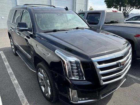 Used 2017 Cadillac Escalade Luxury AWD/4WD image 1