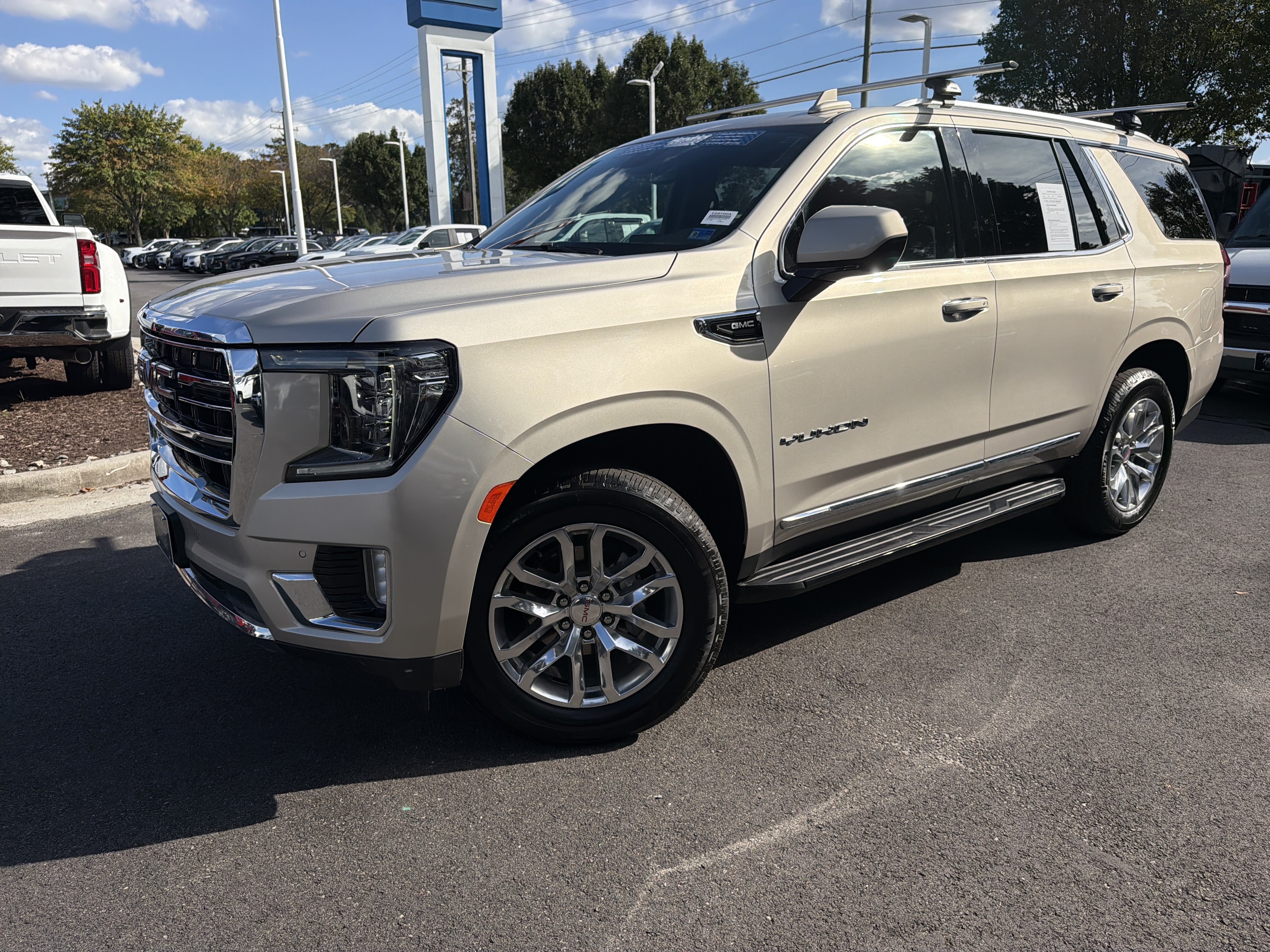 Used 2023 GMC Yukon SLT AWD/4WD image 6