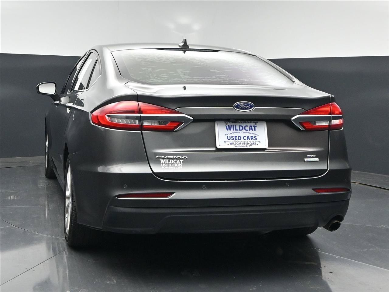 Used 2019 Ford Fusion SE FWD image 7