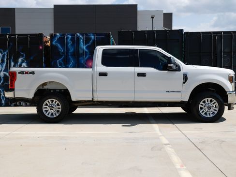 Used 2019 Ford F250 XLT w/ Snow Plow Prep Package AWD/4WD image 17