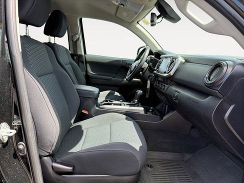 Used 2021 Toyota Tacoma SR5 w/ Trail Edition AWD/4WD image 18
