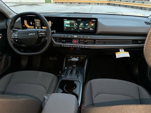 New 2025 Kia K4 LXS image 14