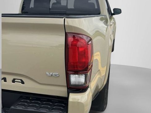 Used 2018 Toyota Tacoma TRD Sport AWD/4WD image 17