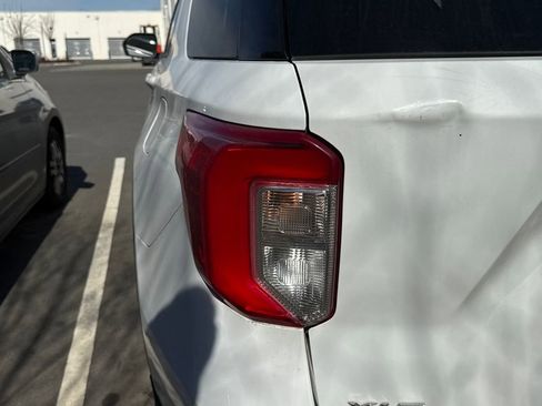 Used 2020 Ford Explorer XLT image 18