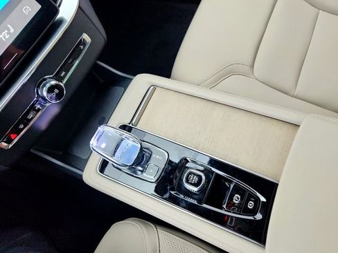 New 2025 Volvo XC90 B6 Plus w/ Protection Package Premier image 26