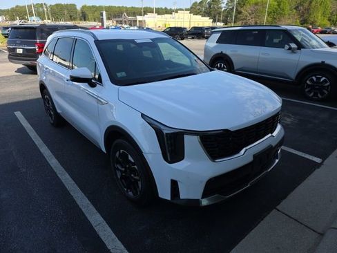 Certified 2024 Kia Sorento S image 1