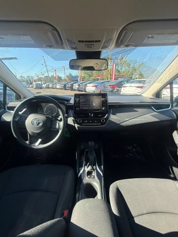Used 2022 Toyota Corolla LE FWD image 18