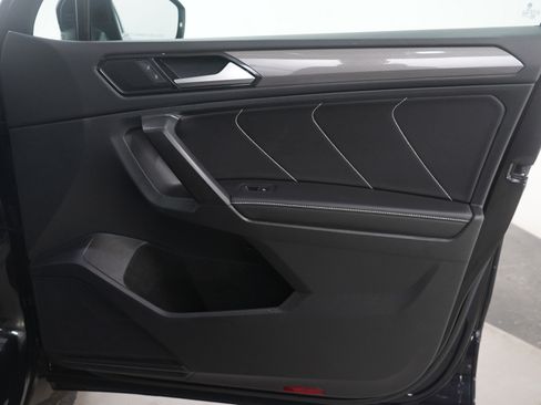 Used 2022 Volkswagen Tiguan SE image 12