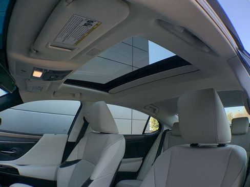Used 2024 Lexus ES 350 w/ Premium Package image 22