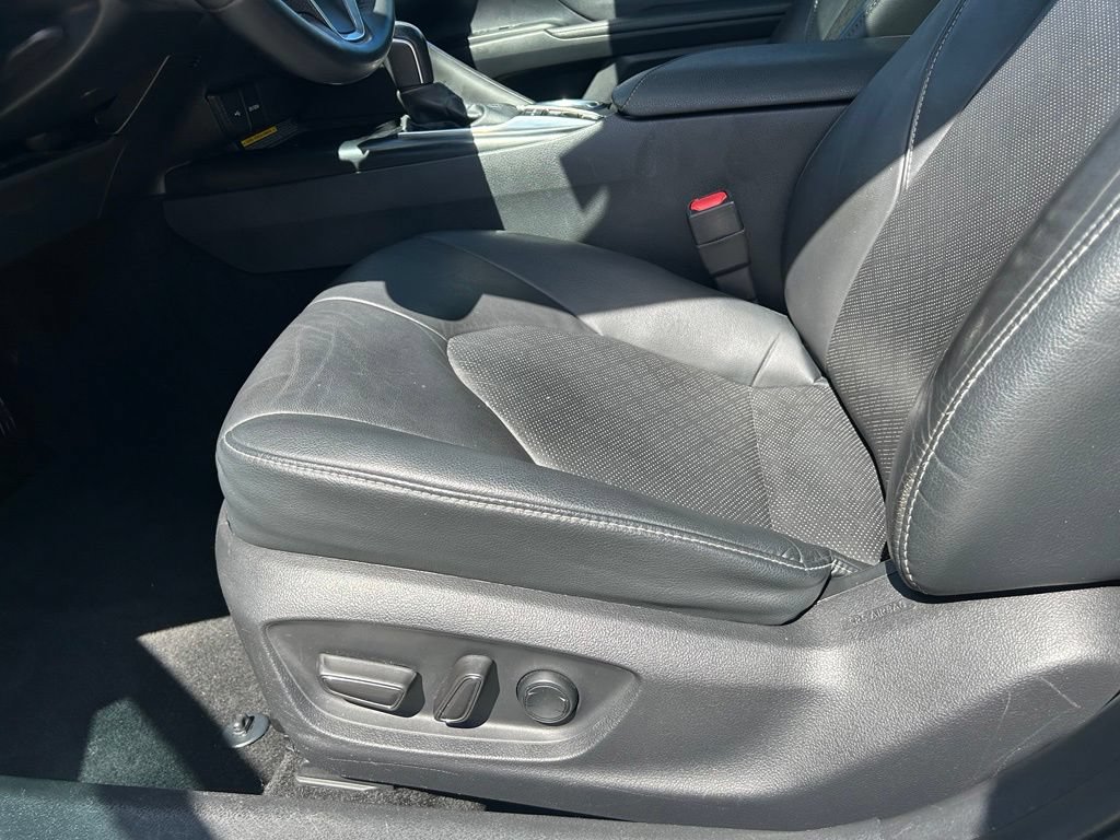 Used 2020 Toyota Camry XSE FWD image 11