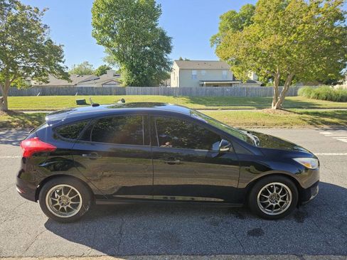Used 2016 Ford Focus SE FWD image 7