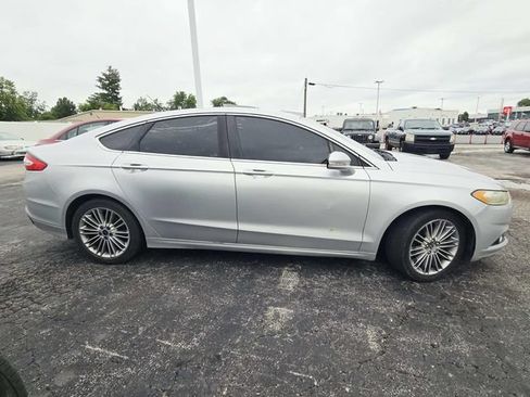 Used 2014 Ford Fusion SE w/ Equipment Group 202A FWD image 2