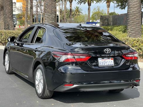Used 2021 Toyota Camry LE image 18