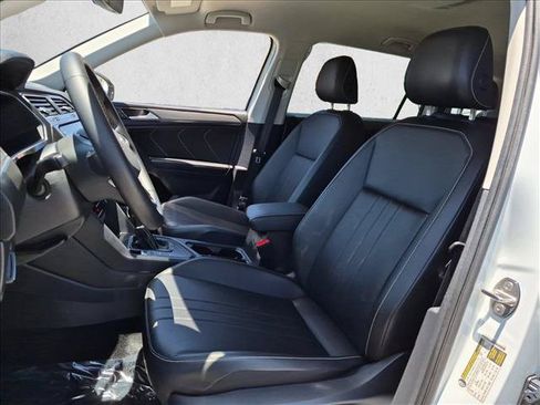 Used 2023 Volkswagen Tiguan SE FWD image 16