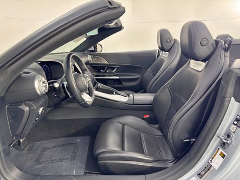 Used 2022 Mercedes-Benz SL 55 AMG 4MATIC w/ Driver Assistance Package image 16