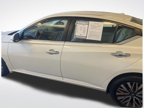 Used 2023 Nissan Altima 2.5 SV AWD/4WD image 2