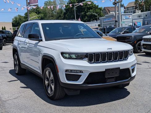 Used 2024 Jeep Grand Cherokee Limited 4xe AWD/4WD image 4