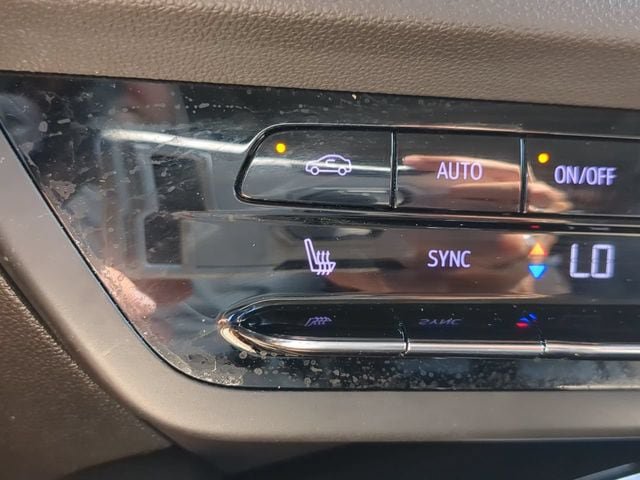 Used 2022 Buick Envision Essence w/ Technology Package II FWD image 21