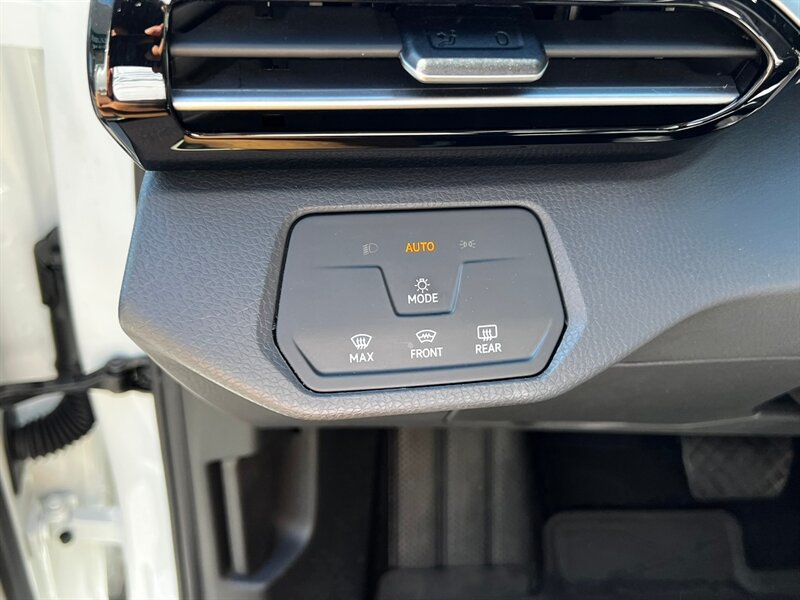 Used 2024 Volkswagen ID.4 Pro AWD/4WD image 25