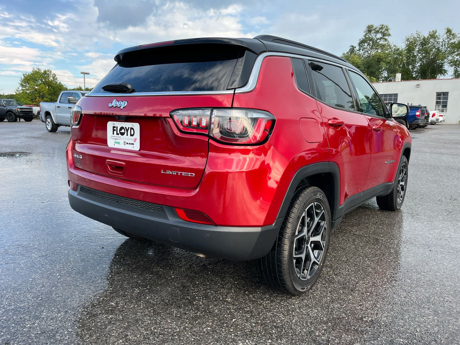 Used 2025 Jeep Compass Limited AWD/4WD image 3