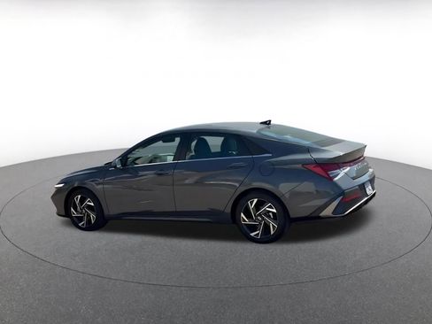 Used 2025 Hyundai Elantra Limited image 9