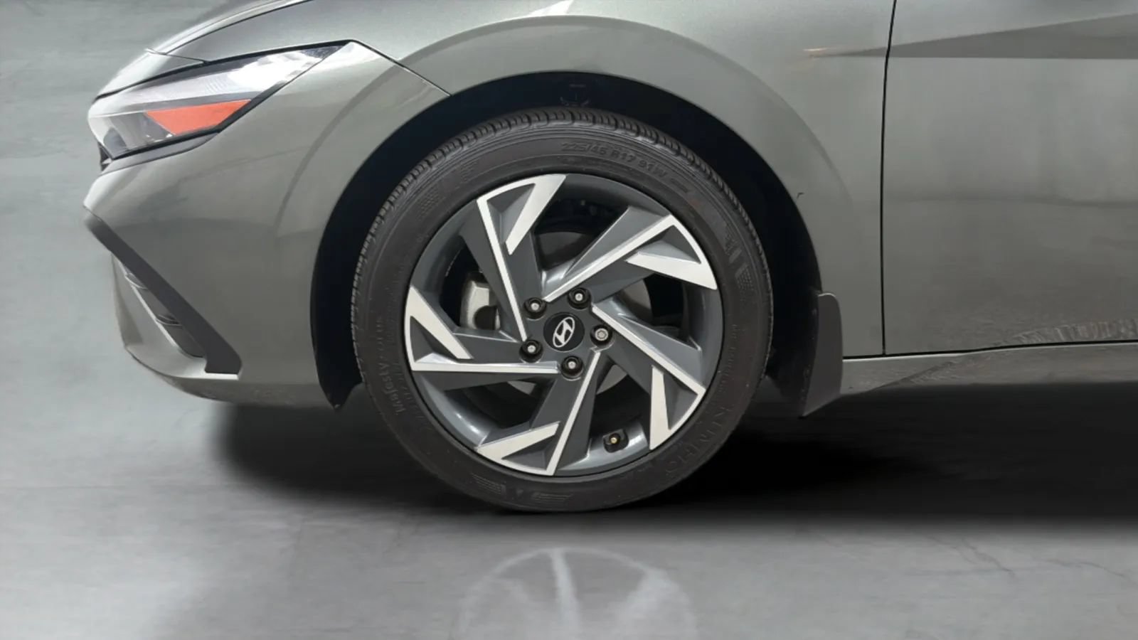 Used 2025 Hyundai Elantra Sport FWD image 28