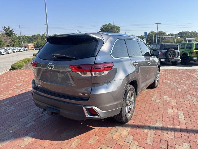 Used 2018 Toyota Highlander Limited Platinum FWD image 14