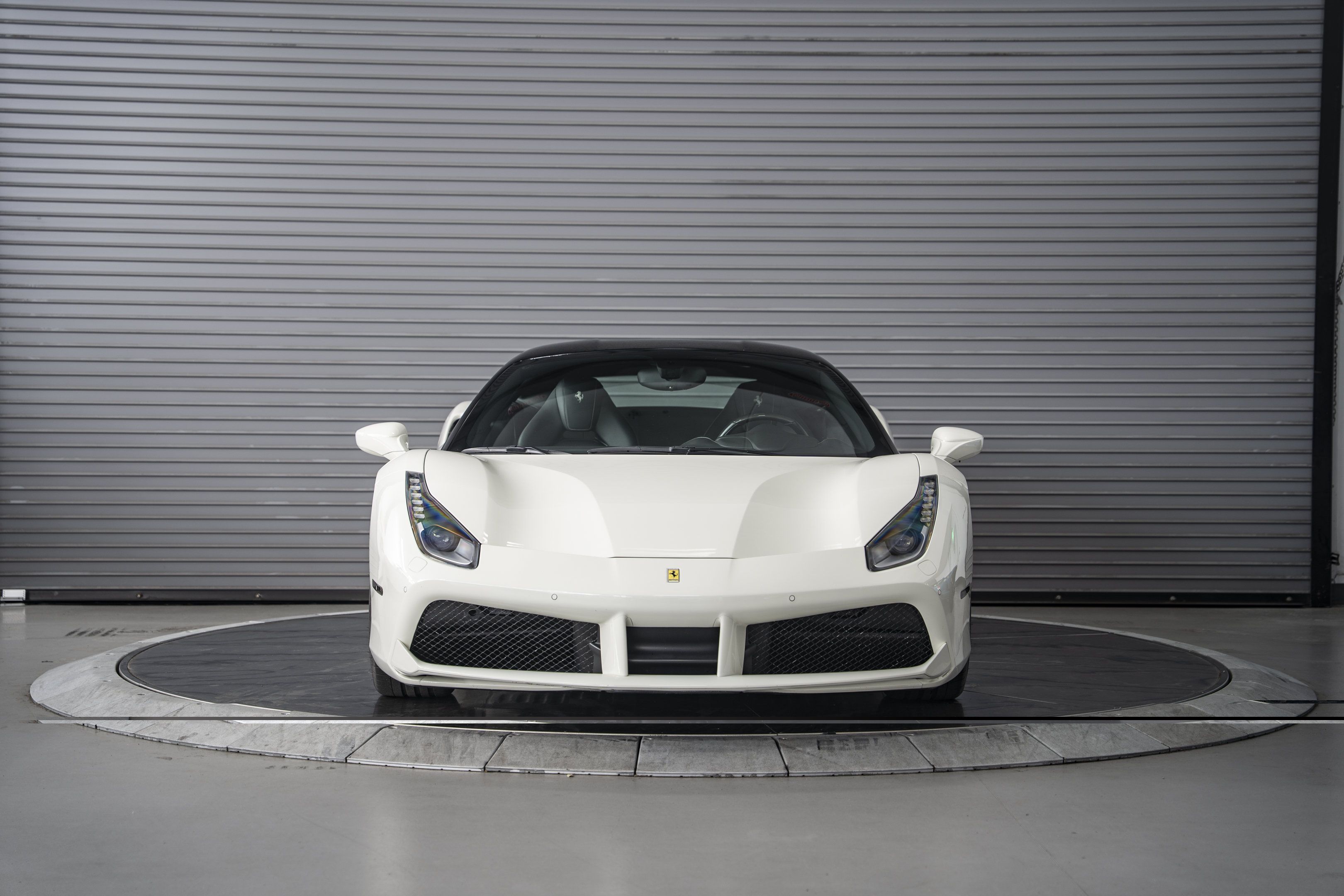 Used 2018 Ferrari 488 GTB RWD image 8