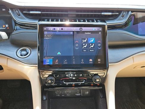 Used 2022 Jeep Grand Cherokee L Limited w/ Luxury Tech Group II RWD image 18