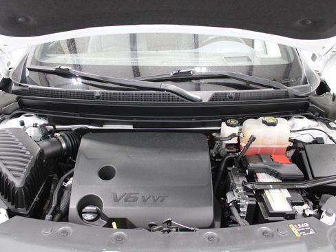 Used 2024 Buick Enclave Premium AWD/4WD image 10