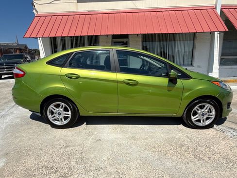 Used 2018 Ford Fiesta SE image 8