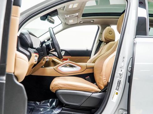 Used 2024 Mercedes-Benz GLS 580 4MATIC image 47