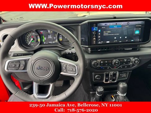 Used 2025 Jeep Wrangler Unlimited Sahara w/ Safety Group AWD/4WD image 28