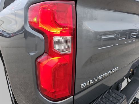 Used 2020 Chevrolet Silverado 1500 Custom w/ Custom Value Package image 31