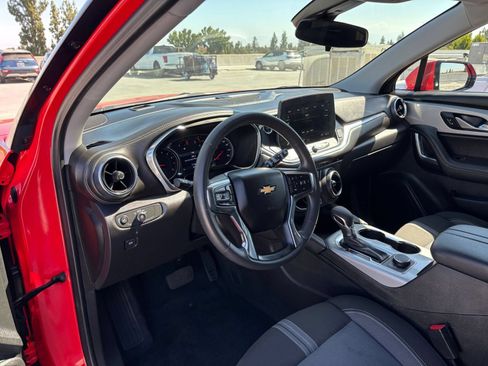 Used 2025 Chevrolet Blazer LT FWD image 34