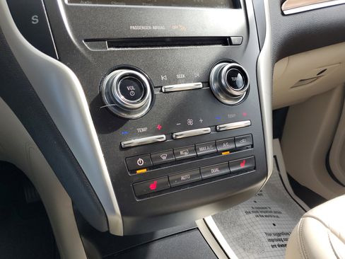 Used 2018 Lincoln MKC Select w/ Select Plus Package image 24