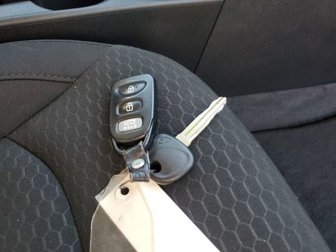 Used 2019 Hyundai Elantra SE w/ Cargo Package image 38