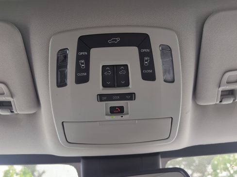 Certified 2026 Toyota Sienna XLE FWD image 40