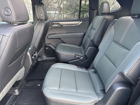 Used 2026 GMC Acadia AT4 image 4