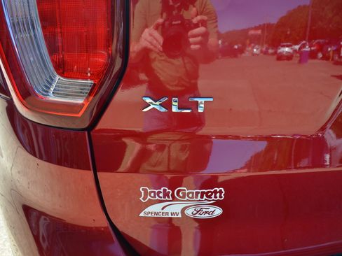 Used 2018 Ford Explorer XLT w/ Equipment Group 201A AWD/4WD image 21