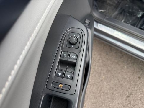 Used 2024 Volkswagen Taos SE image 15