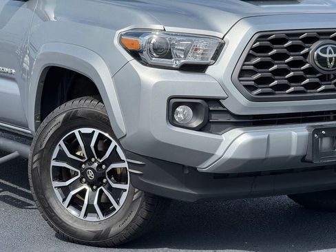 Used 2022 Toyota Tacoma TRD Sport w/ TRD Premium Sport Package AWD/4WD image 13