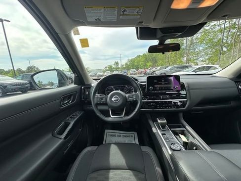 Used 2025 Nissan Pathfinder SV AWD/4WD image 16