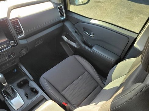 Used 2022 Nissan Frontier SV w/ Technology Package image 13