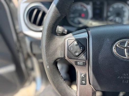 Used 2022 Toyota Tacoma SR5 AWD/4WD image 18