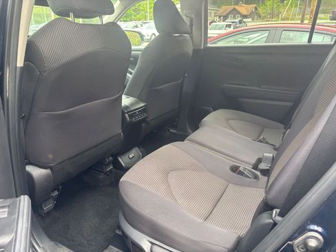Used 2025 Toyota Highlander LE FWD image 41