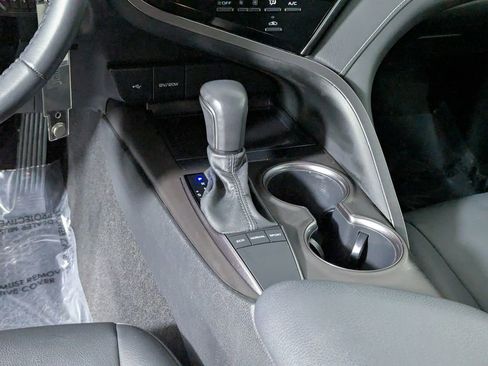 Used 2023 Toyota Camry SE image 18